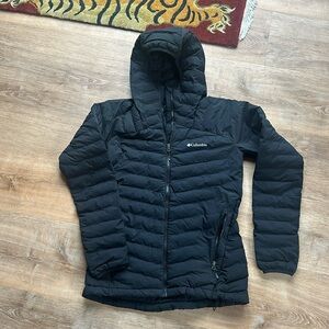 Great layer for fall and winter! Still in great condition